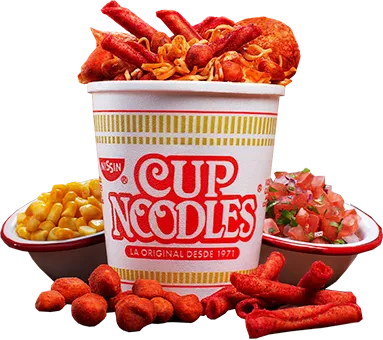 Cup noodles® con camarón, pico de gallo, cacahutes y taquis